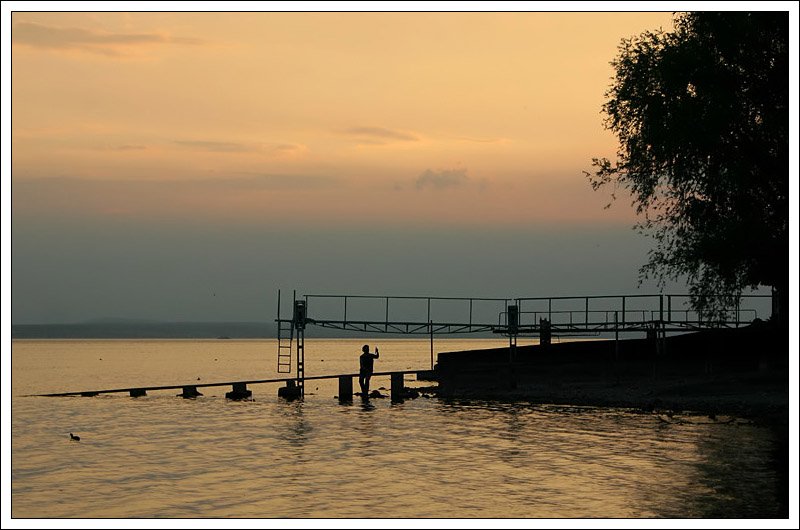 Abendliche Wasseruntersuchung am Bodensee. 

27.4.2007 (M)