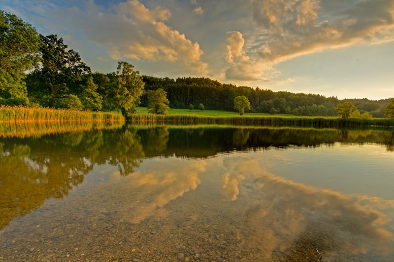 Abendstimmung am Waginger-See. Musbach bei Petting