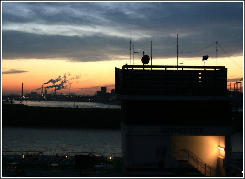 Abendstimmung im Duisport - Duisburger Hafen 