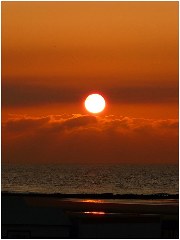 Als wir am 12.09.08 morgens im strmenden Regen von zu Hause weg fuhren, ahnten wir nicht, dass wir noch am selben Tag solche Bilder vom Sonnenuntergang am Strand von Blankenberge machen wrden. (Jeanny)