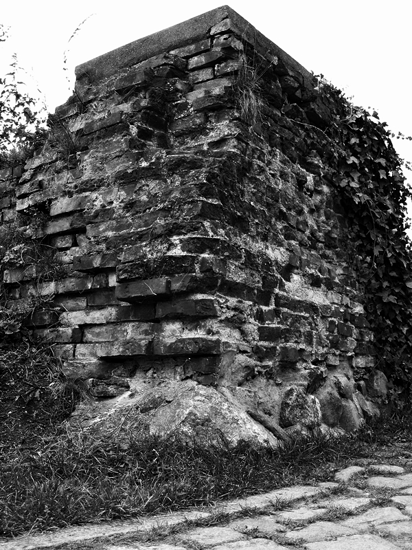 alte Mauerreste am Querkanal in Stralsund
