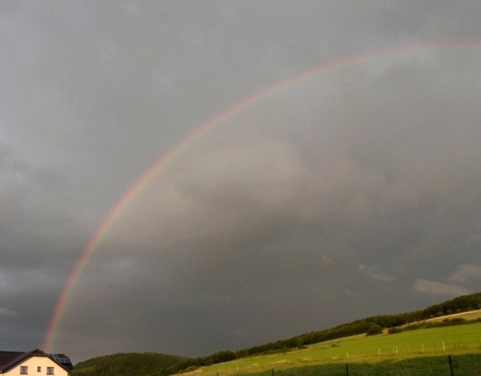 Am 11.07.08 gegen 21 Uhr 15 sah der Himmel in Erpeldange/Wiltz so aus. (Jeanny)