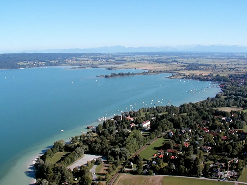 Ammersee - Sdspitze mit Blick auf die Alpen. Luftaufnahme Sommer 2003.