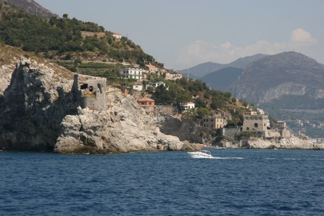 An der Amlfi-Kueste zwischen Amalfi und Positano.