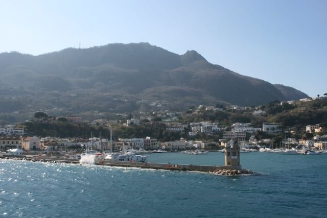 An der Hafeneinfahrt vom Casamicciola Terme auf der Isola di Ischia.