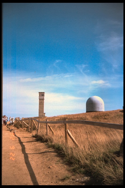 Auf dem Brocken - ehem. Wachturm und Abhranlage. dig. Dia von 1992 