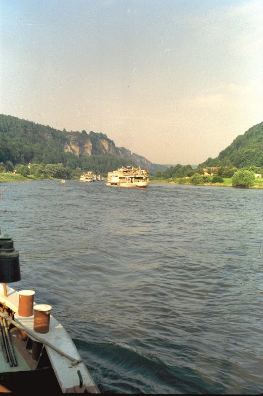 Auf der ELBE, Blick in Richtung Bastei (Schsische Schweiz), um 1990