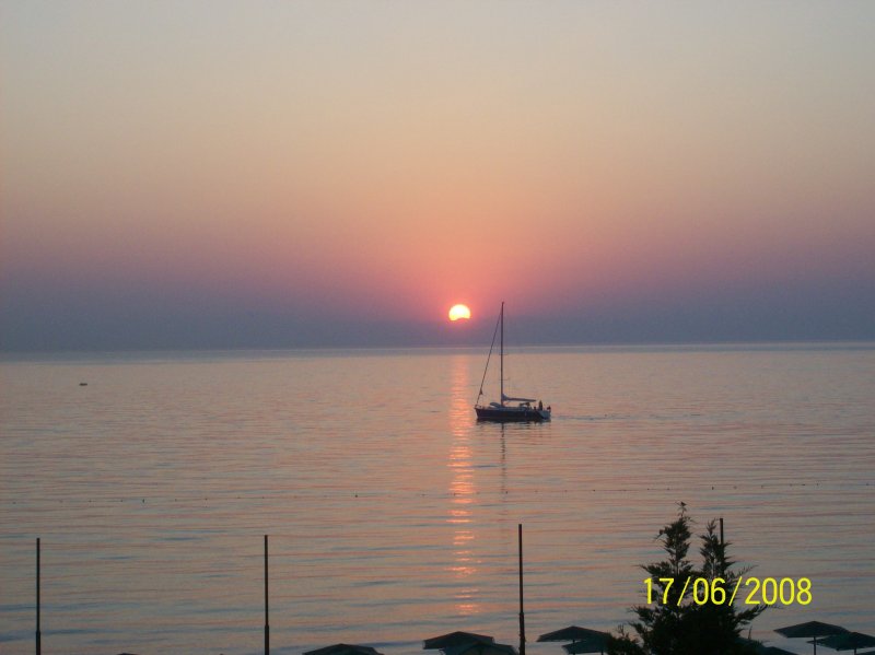 Aufgehende Sonne vom Hotel Dragos (Kemer) aus fotografiert.