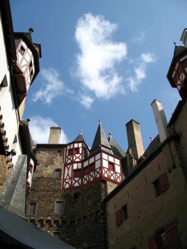 Aufnahme im Innenhof der Burg Eltz, bei Moselkern. 