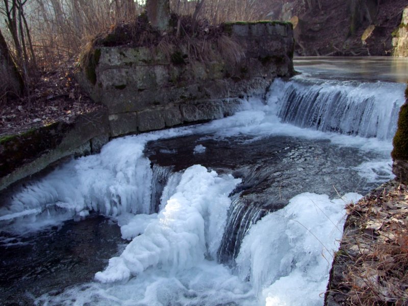  Aufschumendes Eis  am Wasserfall der Breitsach; 090110