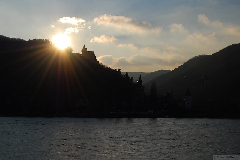 Ausblicke (II). Blick aus dem RE 15431 mit Blick auf Bacharach. (14. Februar 2009)