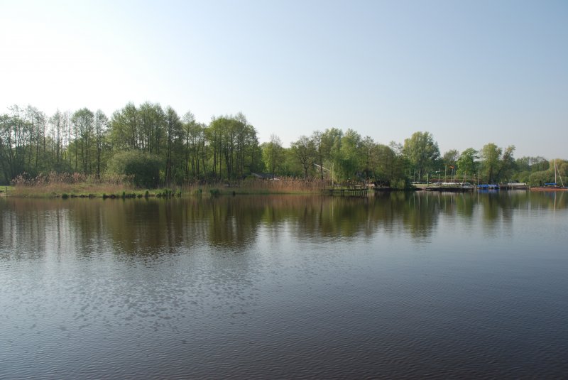 BAD ZWISCHENAHN, 26.04.2007, Blick auf das Südufer des Zwischenahner Meeres