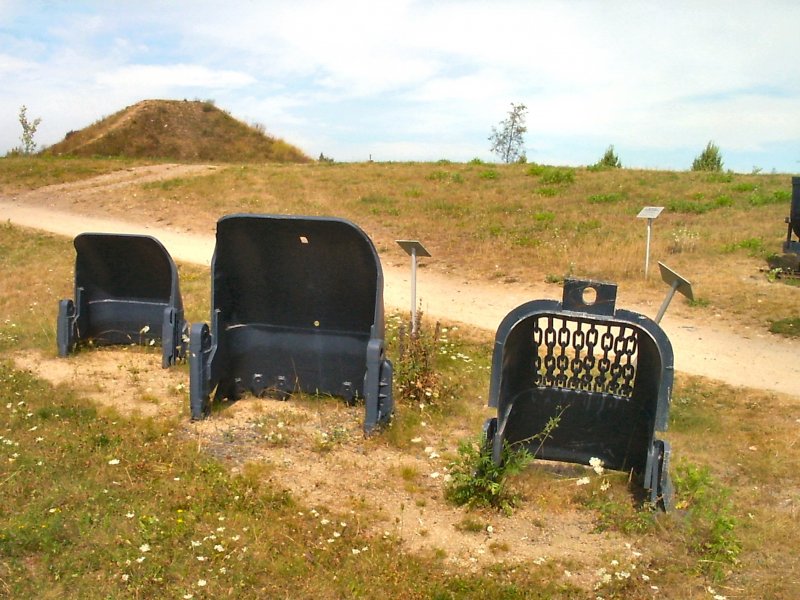 Baggerschaufeln am ehem. Tagebau Olbersdorf, 2005