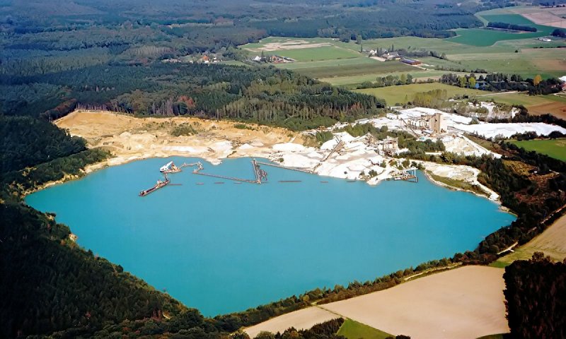 Baggersee (Kiesgrube) aus der Luft - Sommer 1996