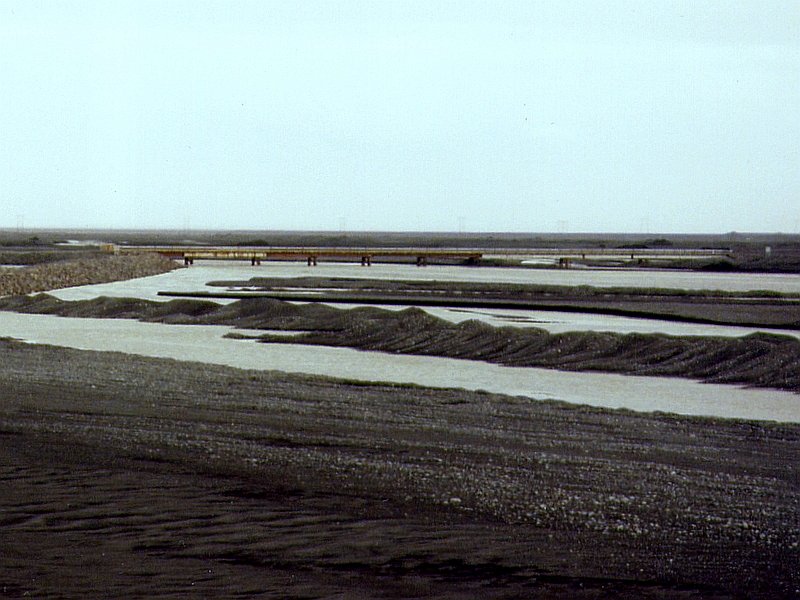 Behelfsbrcke ber den Gletscherflu Nupsvtn im westlichen Skeidararsandur im Juni 1997.