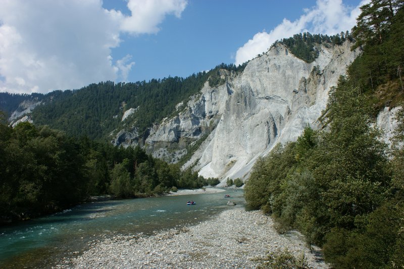 Bei diesem schne Wetter zog es viele Leute in der Rheinschlucht ans oder auf das Wasser.
(13.09.2009)