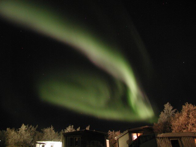 Bewegungsablauf eines sehr starken und schnellen Polarlichts Teil 1.
Bjrkliden / Schweden, 29.01.2003, 6824' nB ; 01841' oL