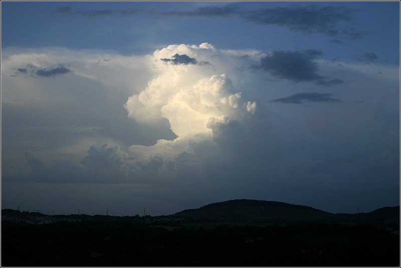 Bild 1 20:17 Uhr: Entwicklung einer Wolke über dem Korber Kopf bei Waiblingen. 26.5.2007 (Matthias)