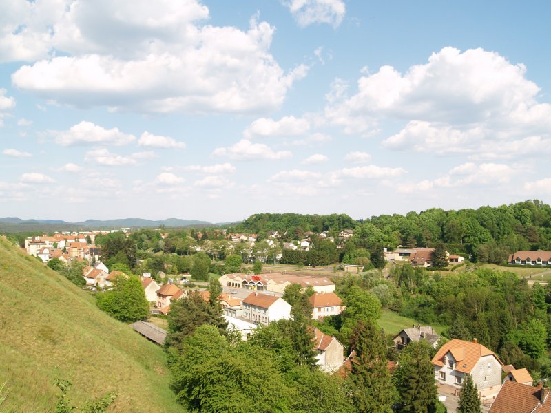 Bitscher Land (unterhalb der Zitadelle von Bitsch (Bitche)
Luftbilder und infos hier: http://www.burg-lemberg.de/ger/zitabit/index.htm