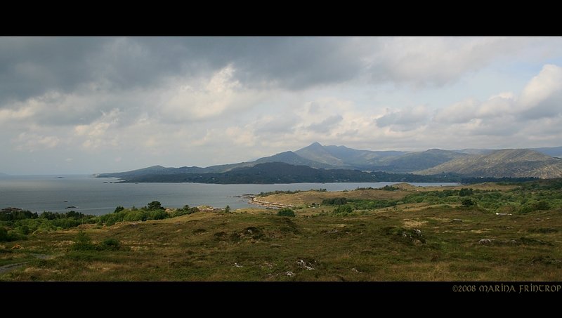 Blick auf die Bantry Bay von der Kste bei Derrycreigh (N71 zwischen Ballylickey und Glengariff), Irland Co. Cork.