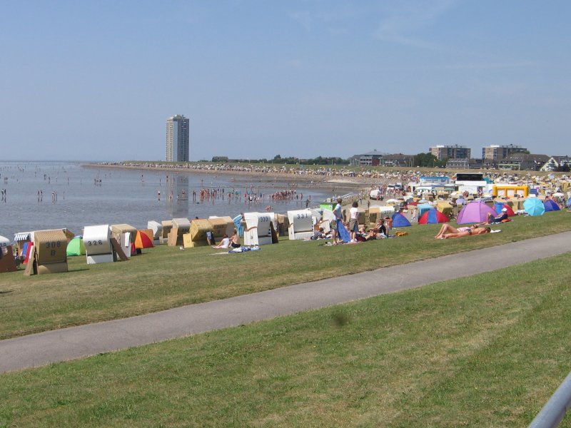 Blick auf den Strand von Bsum und die Nordsee, Juli 2006