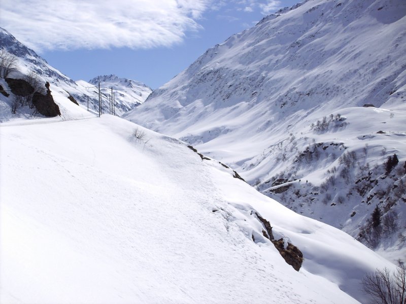 Blick vom Aufstieg zum Ntschen ins Unteralptal. 11. Mrz 2009