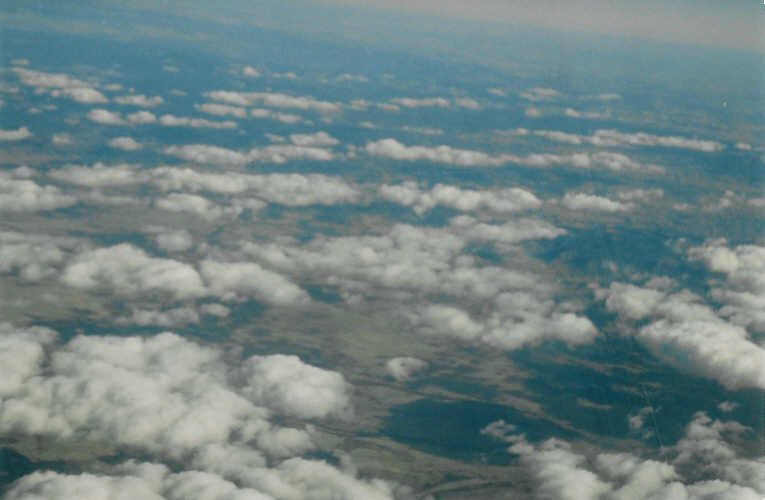 Blick aus dem Flugzeug: Wolken ber Australien