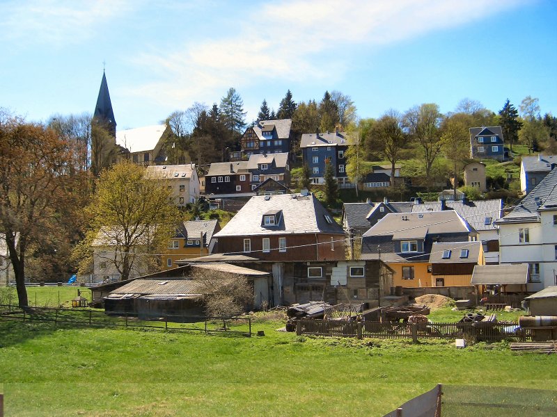 Blick aus der Rennsteigbahn auf die Huser von Sttzerbach (Thringer Wald), 2005