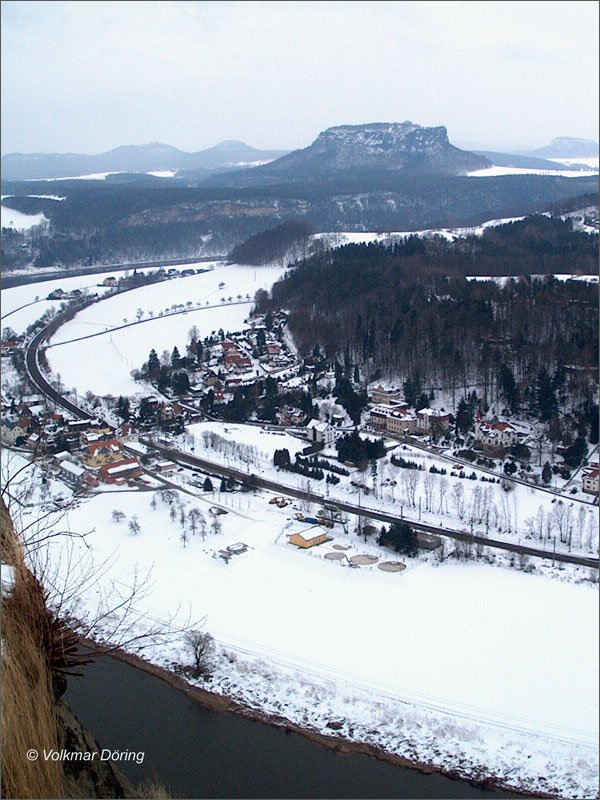 Blick von der Bastei (2) auf Kurort Rathen, zum Knigstein und Lilienstein - 11.03.2005
