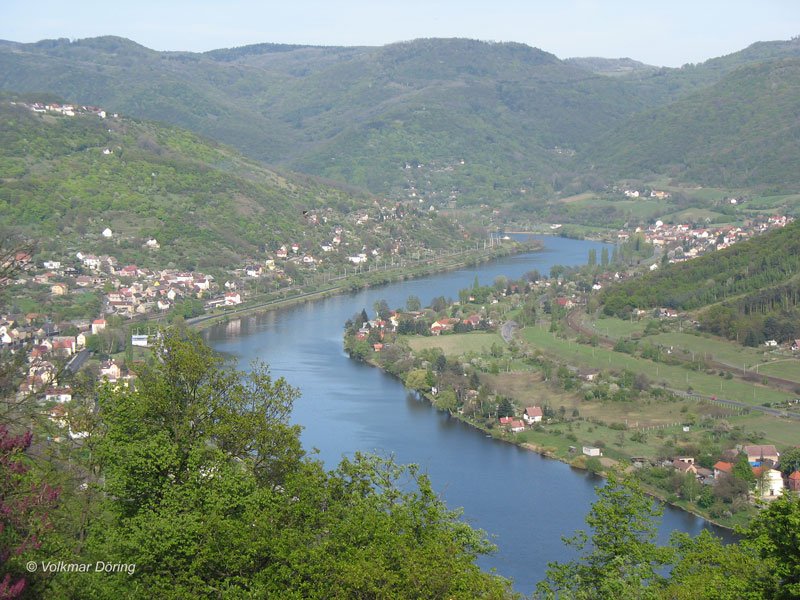 Blick vom Dubitzer Kirchlein auf die Elbe bei Dolny Salezly (Salesel) - 21.04.2007
