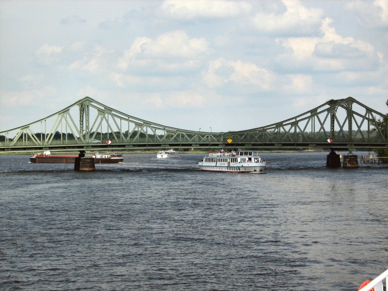 Blick von der Havel zur Glienicker Brcke zwischen Potsdam und Berlin, Sommer 2007