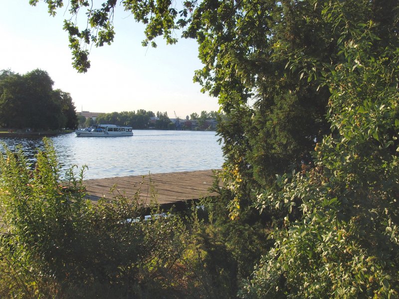 Blick von der Insel auf die Spree
BERLIN JULI 2008