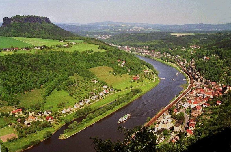 Blick vom Knigstein auf den Ort Knigstein und den Lilienstein (16. Mai 1992)