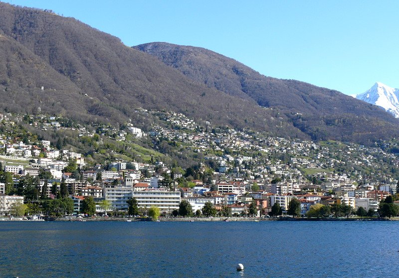 Blick von Locarno ber den Lago Maggiore auf Muralto am 07.04.2008
