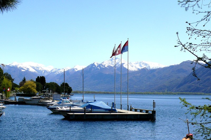 Blick von Muralto ber den Lago Maggiore zur Magadinoebene am 07.04.2008