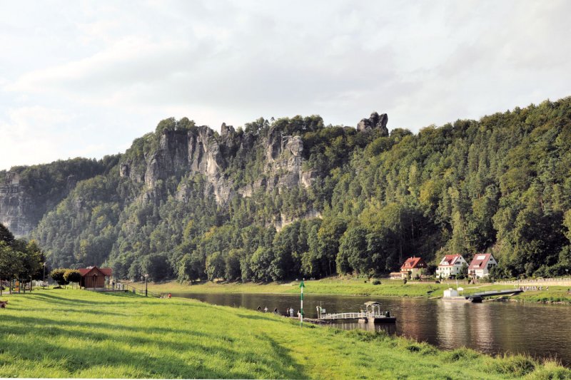 Blick von Oberrathen ber die Elbe auf die Bastei - 02.09.2009