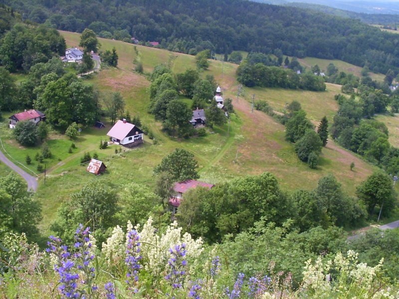 Blick von der Ruine Tollenstein, Lausitzer Gebirge in Nordbhmen. Aufnahme Sommer 2004