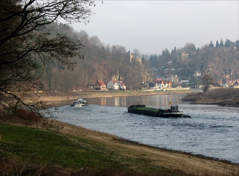 Blick ber die Elbe auf Kurort Rathen (Schsische Schweiz); 15.01.2008