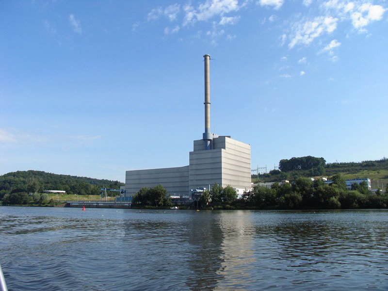 Blick ber die Elbe bei Geesthacht auf das Kernkraftwerk KKW Krmmel; 07.08.2008