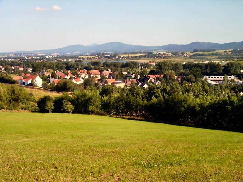 Blick ber den Olbersdorfer See, Zittau bis zum Jested (Jescchken) in Nordbhmen, Sommer 2004