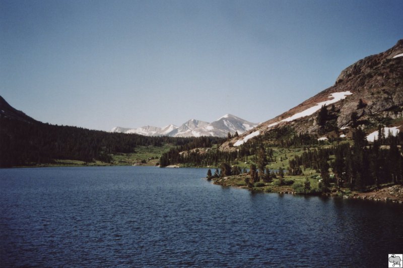 Blick ber den Tioga Lake auf den Yosemite Naionalpark.
Die Aufnahme entstand am 25. Juli 2006.