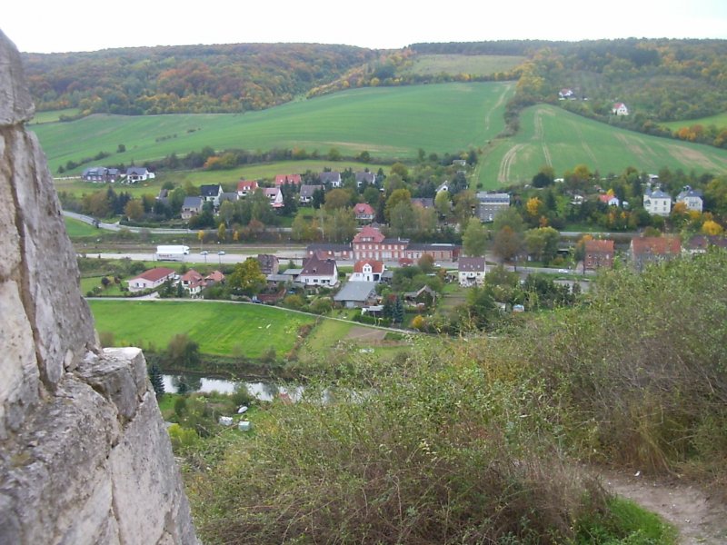 Blick zum Bahnhof Freyburg und die Unstrut, 2006