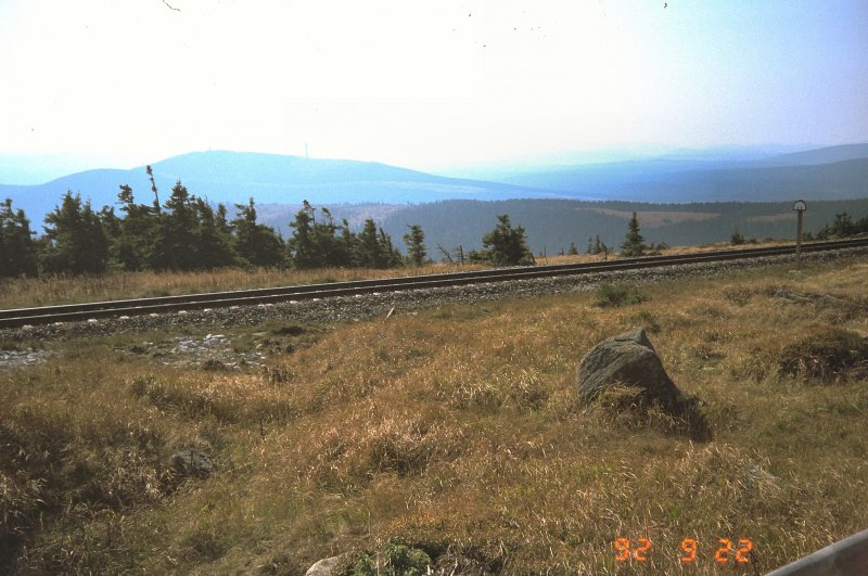 Brockenplateau, Gleise der Brockenbahn - dig. Dia von 1992