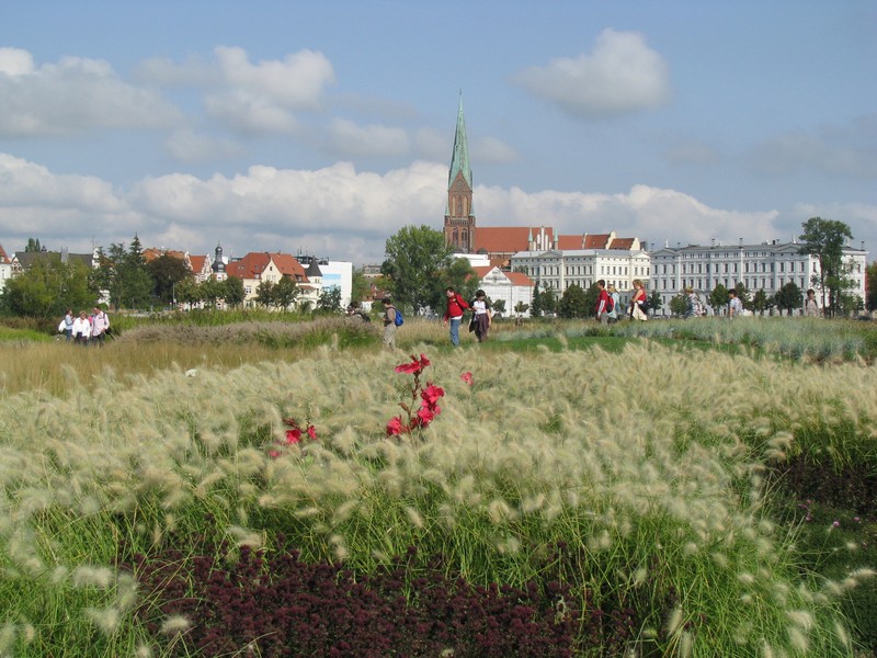 BUGA 2009 Schwerin, Garten 21 Jahrhunderts mit Altstadt-Kulisse, Dom und Staatskanzlei 16.09.2009