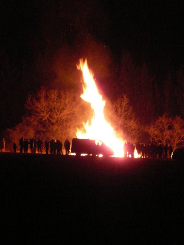  Burgbrennen  in Erpeldange/Wiltz (Luxemburg)am 10.02.08. Am Sonntag nach Fastnacht wird berall in Luxemburg der Winter verbrannt.