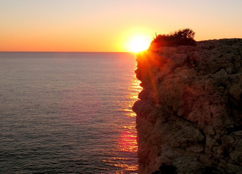 CARVOEIRO, 28.01.2005, Sonnenuntergang bei Algar Seco