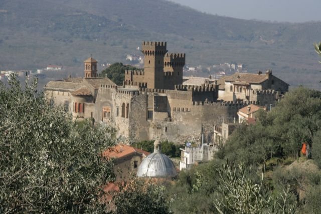 Das Castello di Lauro aus dem 10. Jh.