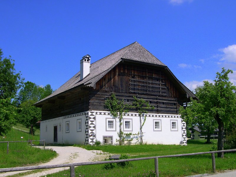 Das Eggerhaus in Altmnster am Traunsee. In diesem Haus befindet sich ein Museum. Ein Saal und der Auenbereich kann fr Veranstaltungen genutzt werden. In unmittelbarer Nhe befindet sich das erste SOS-Kinderdorf sterreichs. 18.05.2009