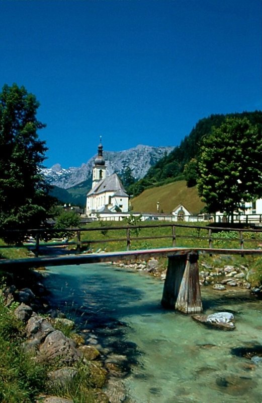 Das gleiche Motiv noch mal in hochkant. Hier landet man, wenn man durch den Zauberwald gelaufen ist. Von hier aus geht es dann weiter an der Ramsauer Ache entlang zum Hintersee. Sommer 2000