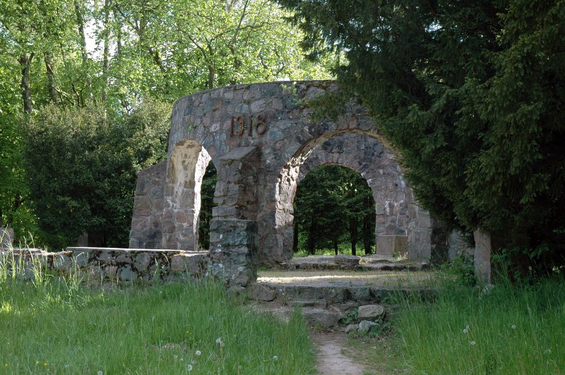 das Mausoleum erbaut fr die gefallenen Soldaten im ersten Weltkrieg steht im Schlopark von Malte von Putbus 